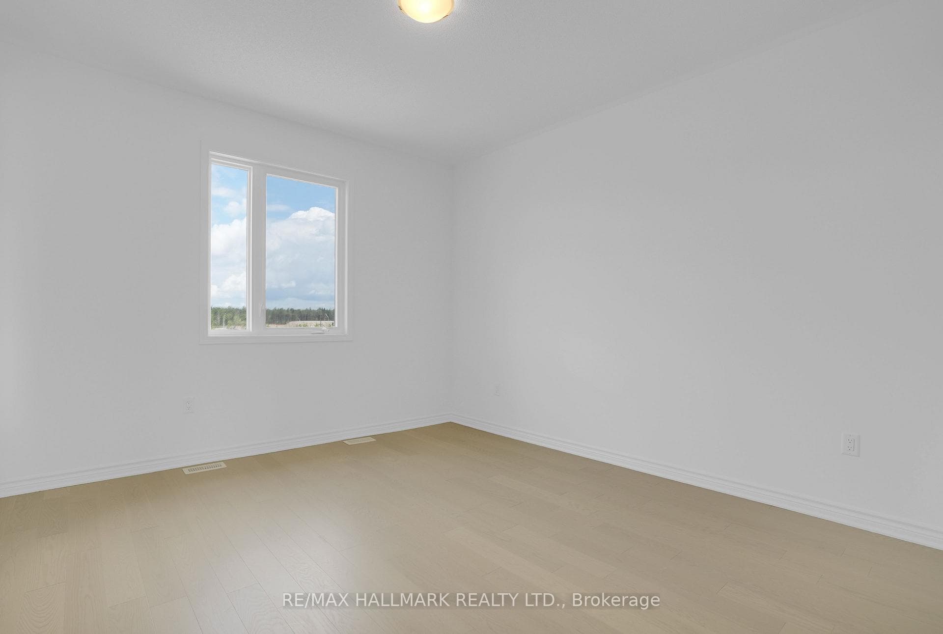 15 Foxley Heights photo 19