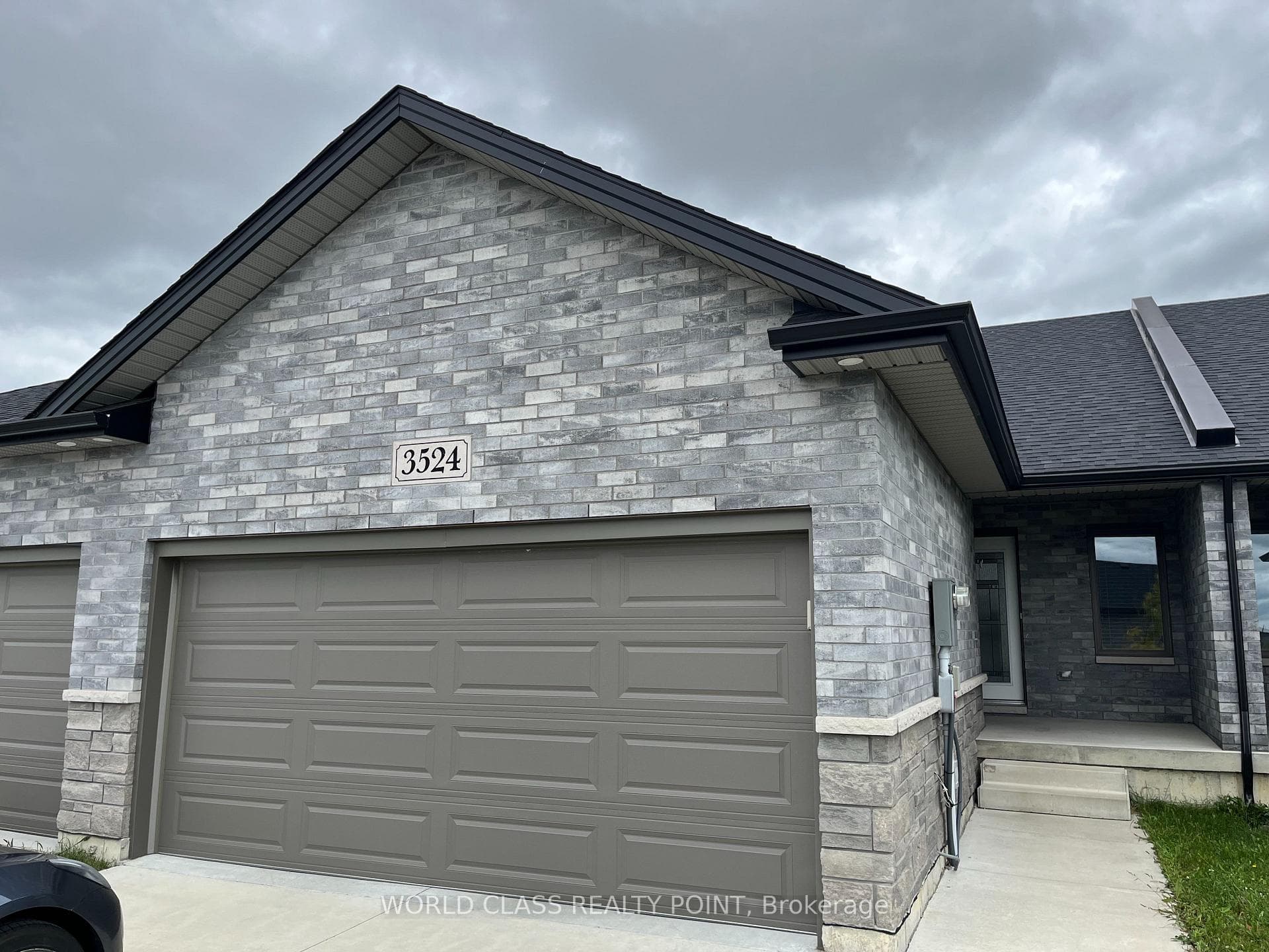 3524 Hallee Crescent photo 1
