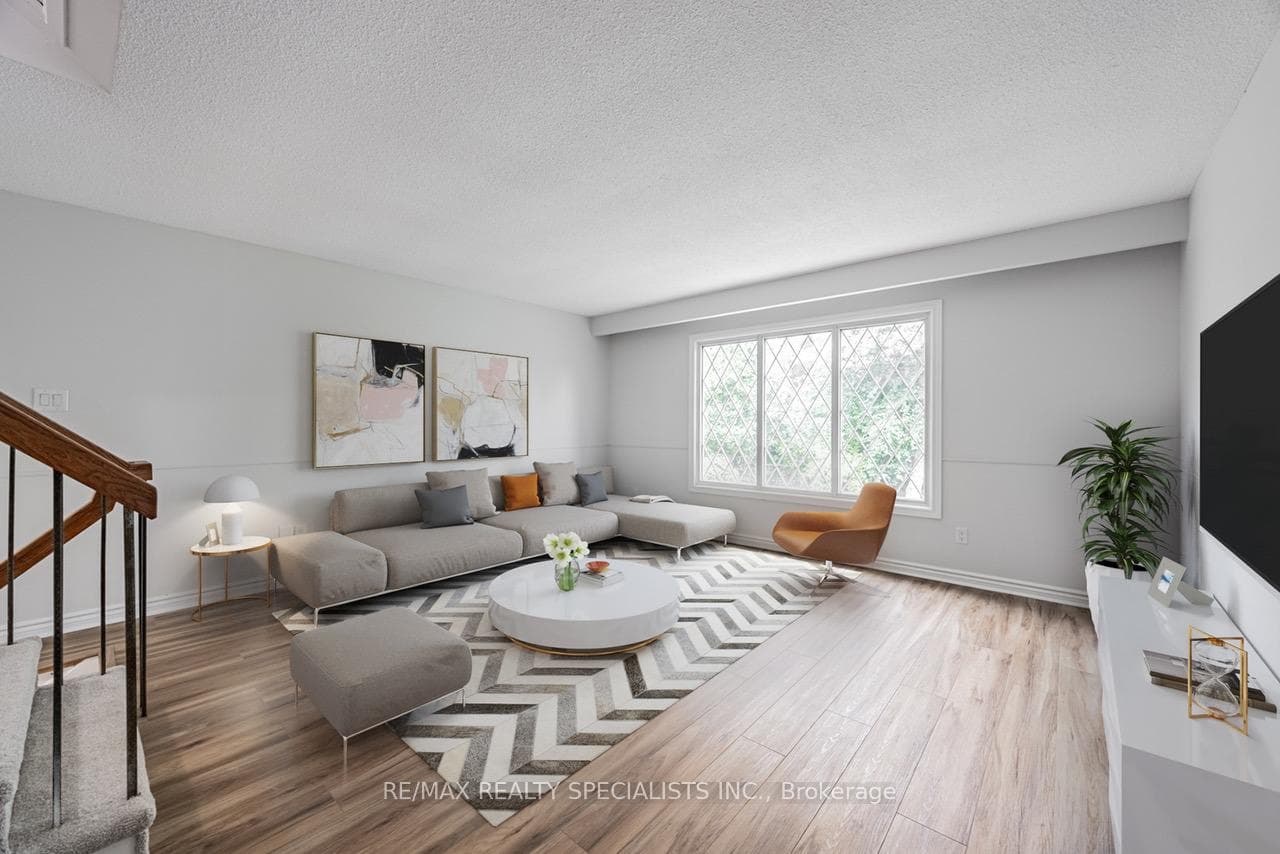 30 Winterfold Drive photo 7