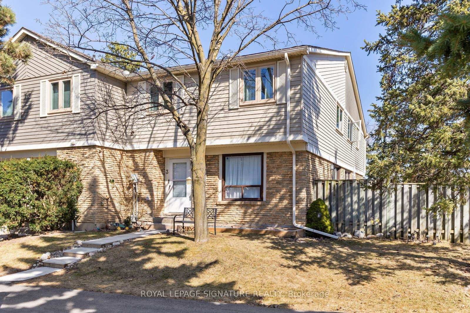 98 Falconer Drive Unit 3 photo 2
