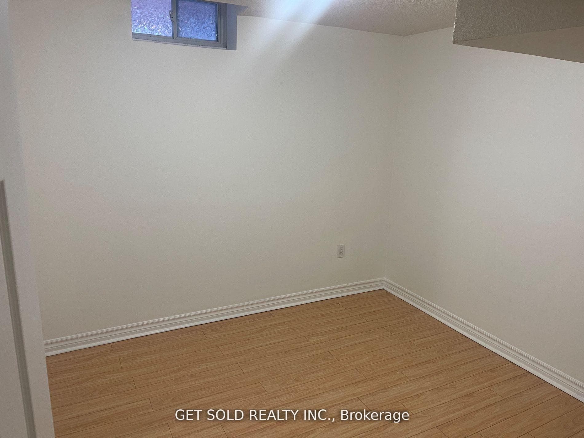 48 Bankview Circle Unit Basement photo 9