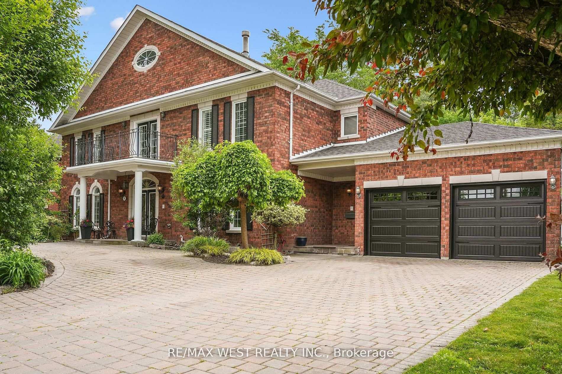 81 Woodview Drive photo 1