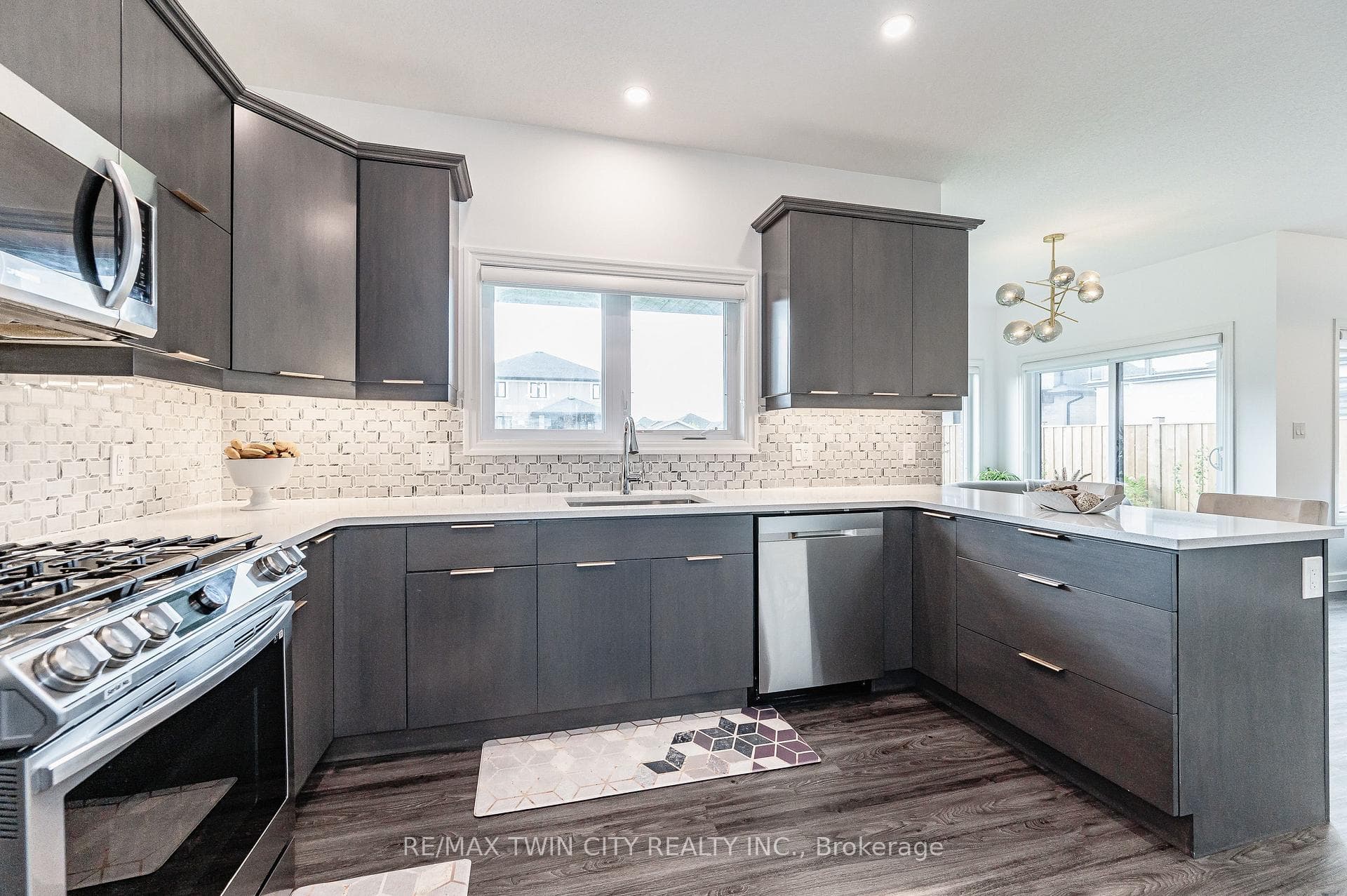 136 Village Road photo 23