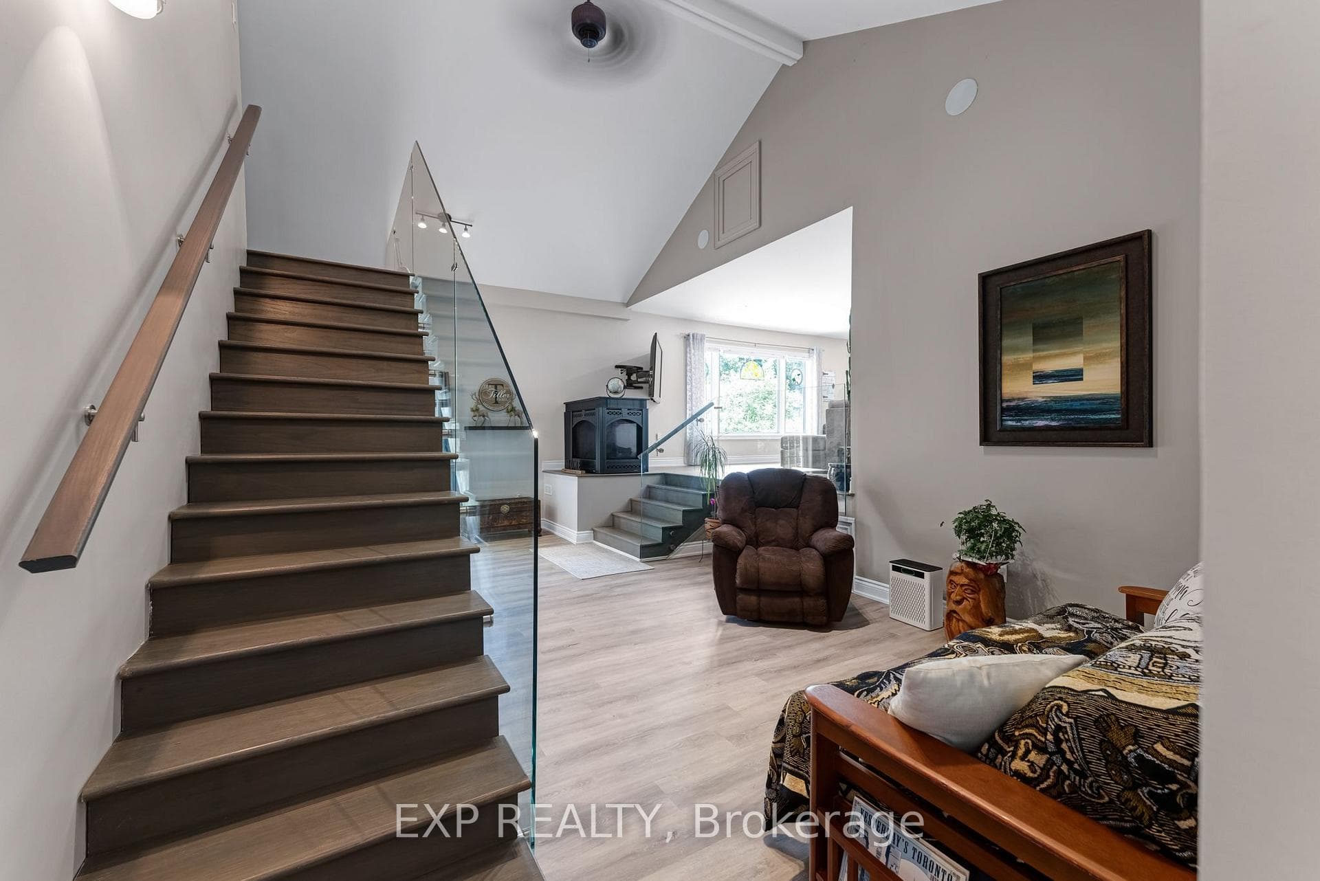87 Superior Road photo 5