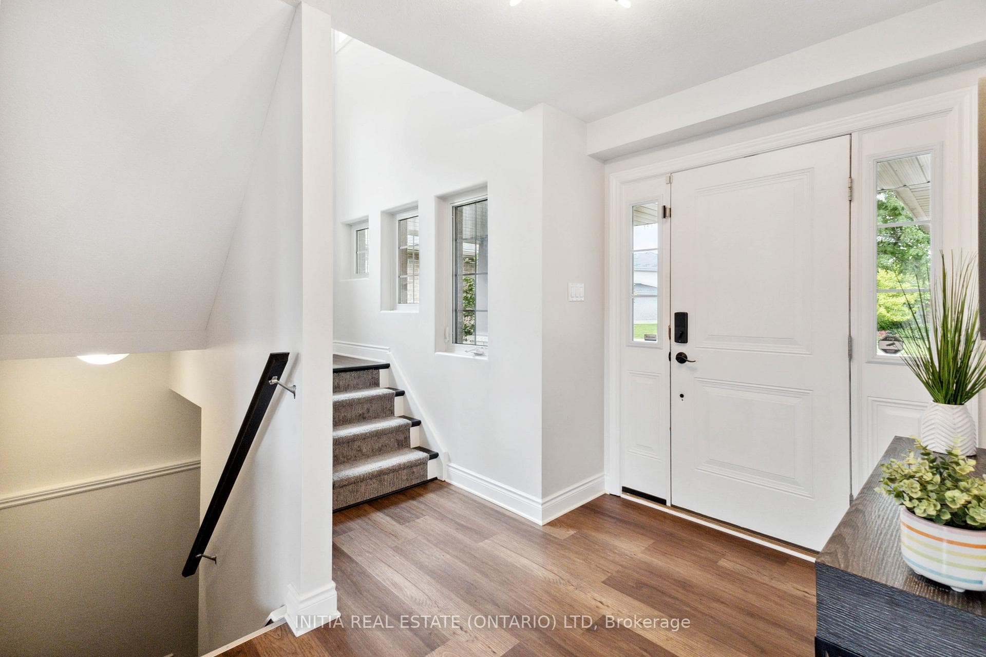 12 Circlewood Drive photo 3