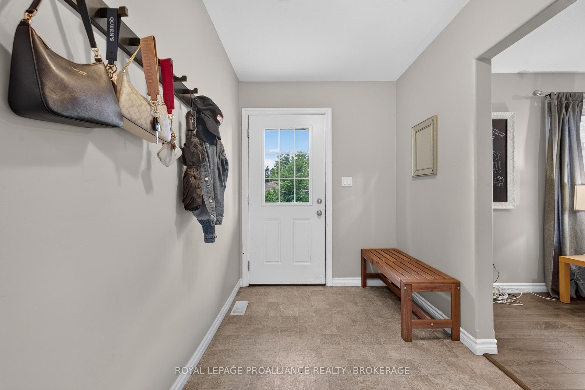 251 Yonge Street photo 5