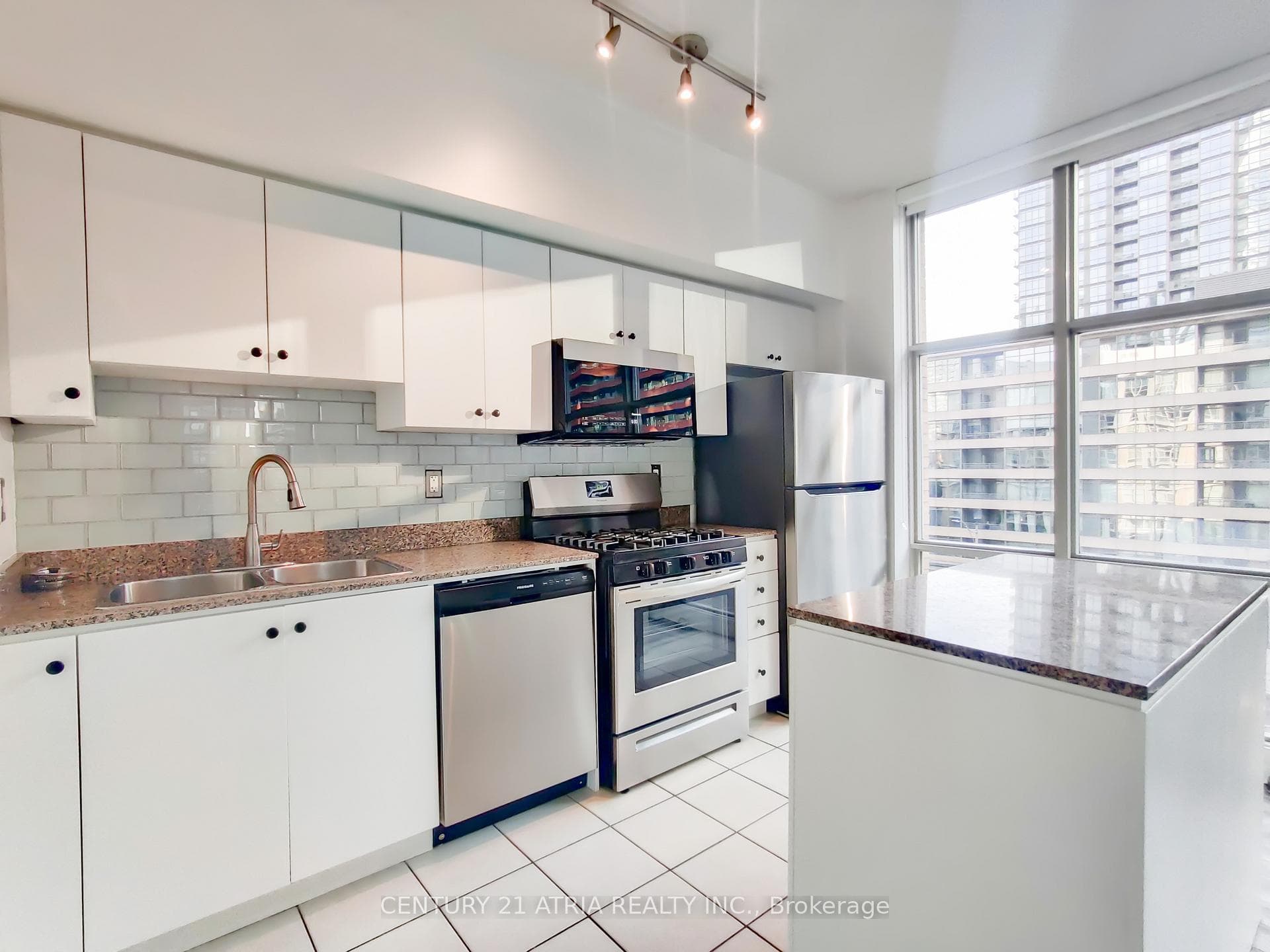 9 Spadina Avenue Unit 511 photo 5