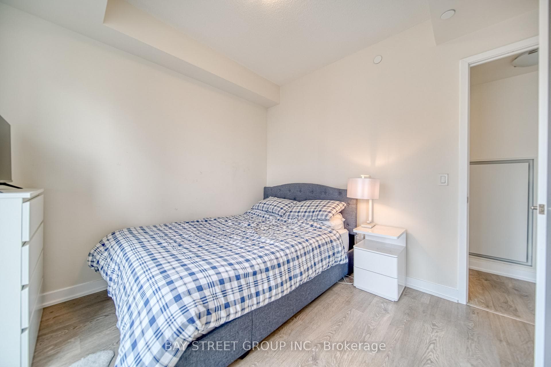 99 John Street Unit 1809 photo 21