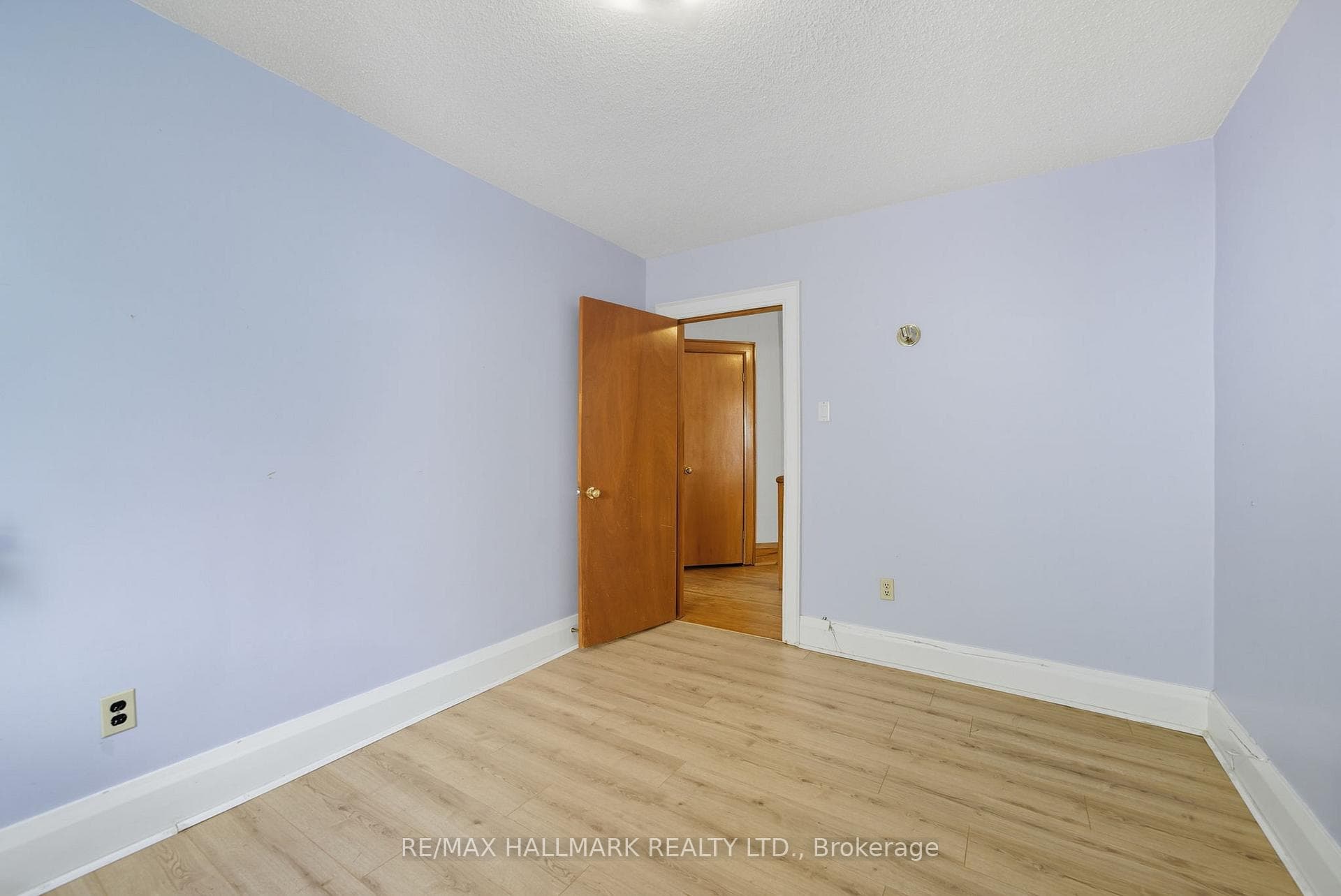 386 Belsize Drive photo 23
