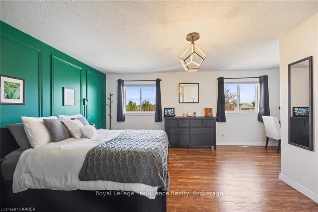 1884 BERRYWOOD Crescent photo 27