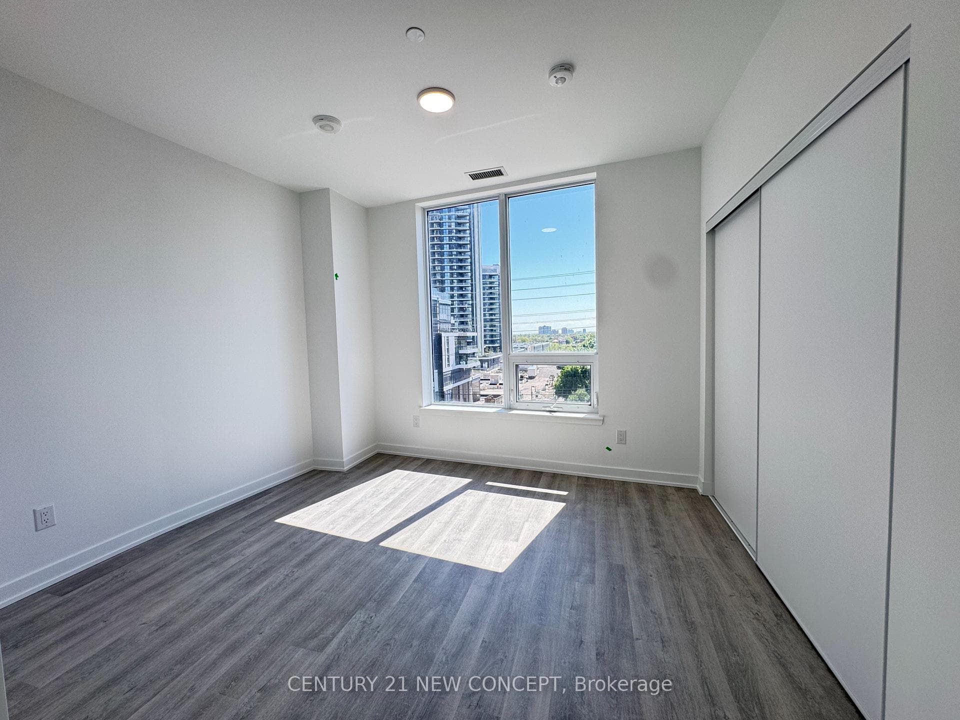 5105 HURONTARIO Street Unit 412 photo 21