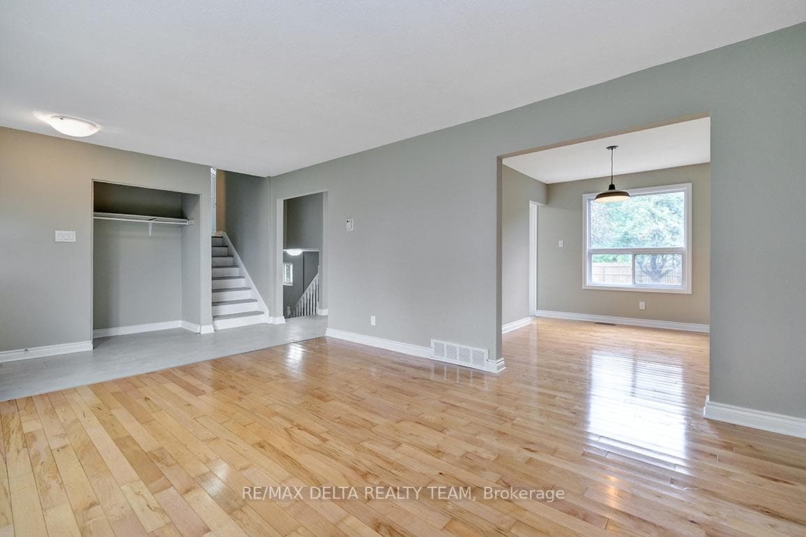 397 Phoenix Crescent photo 8
