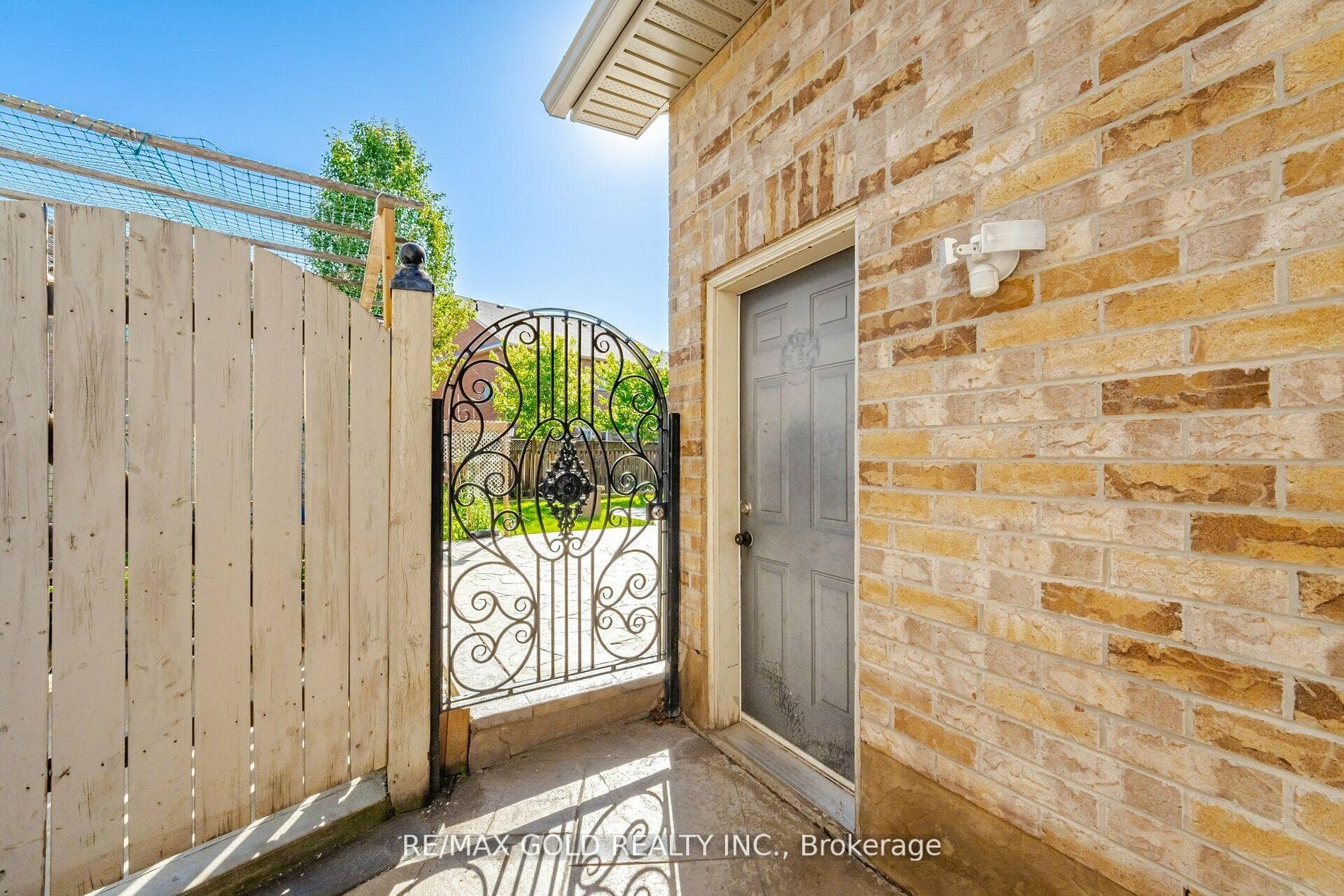 SEP SIDE ENTRANCE BY BUILDER