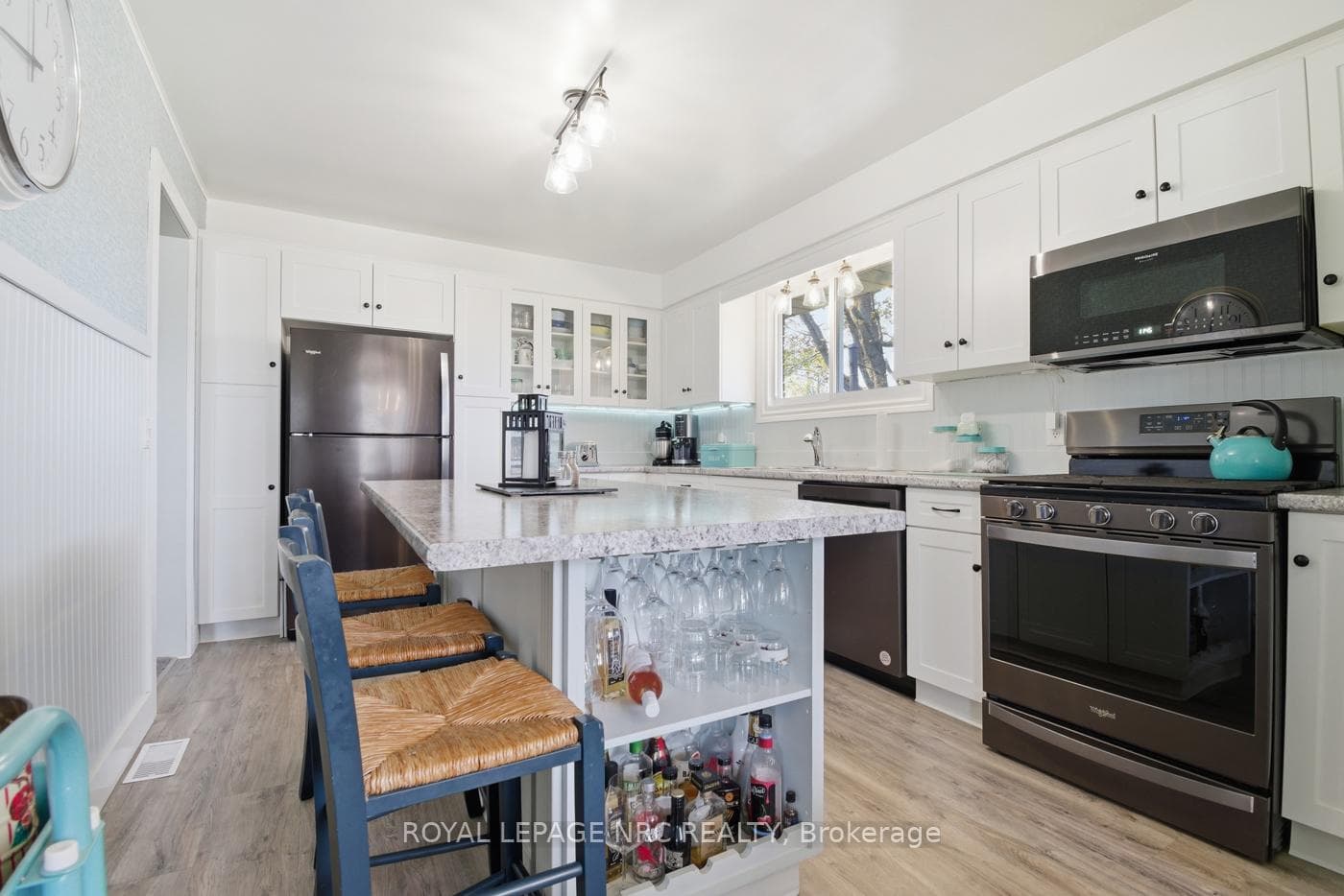 520 Clarence Street photo 14