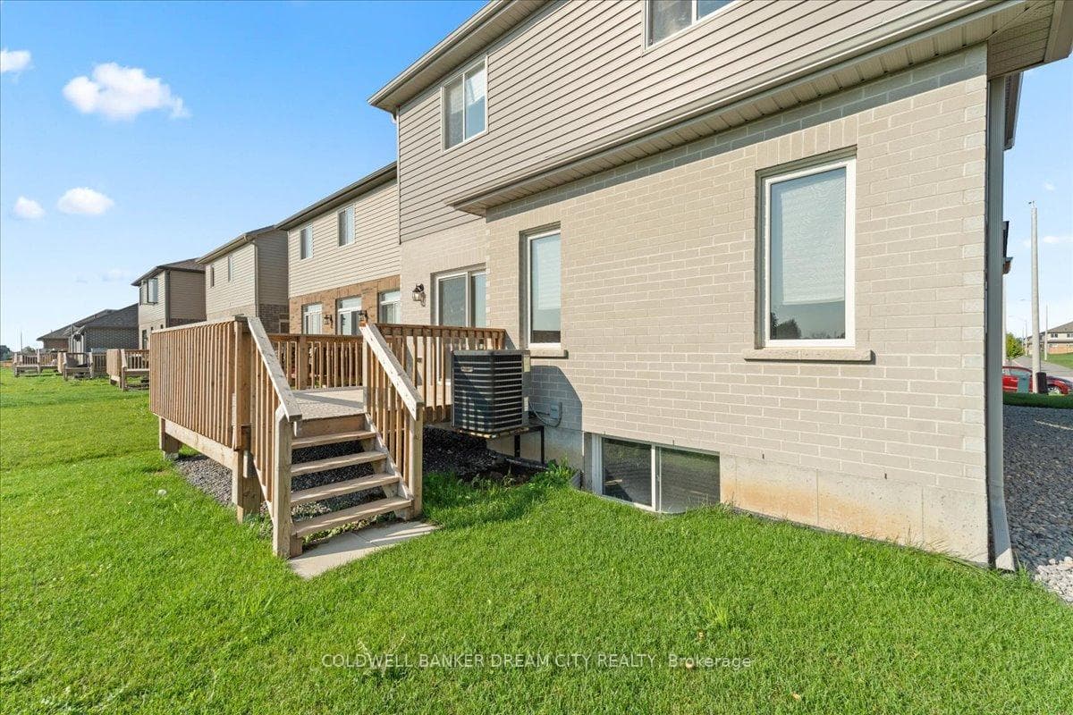 129 Essex Drive photo 26