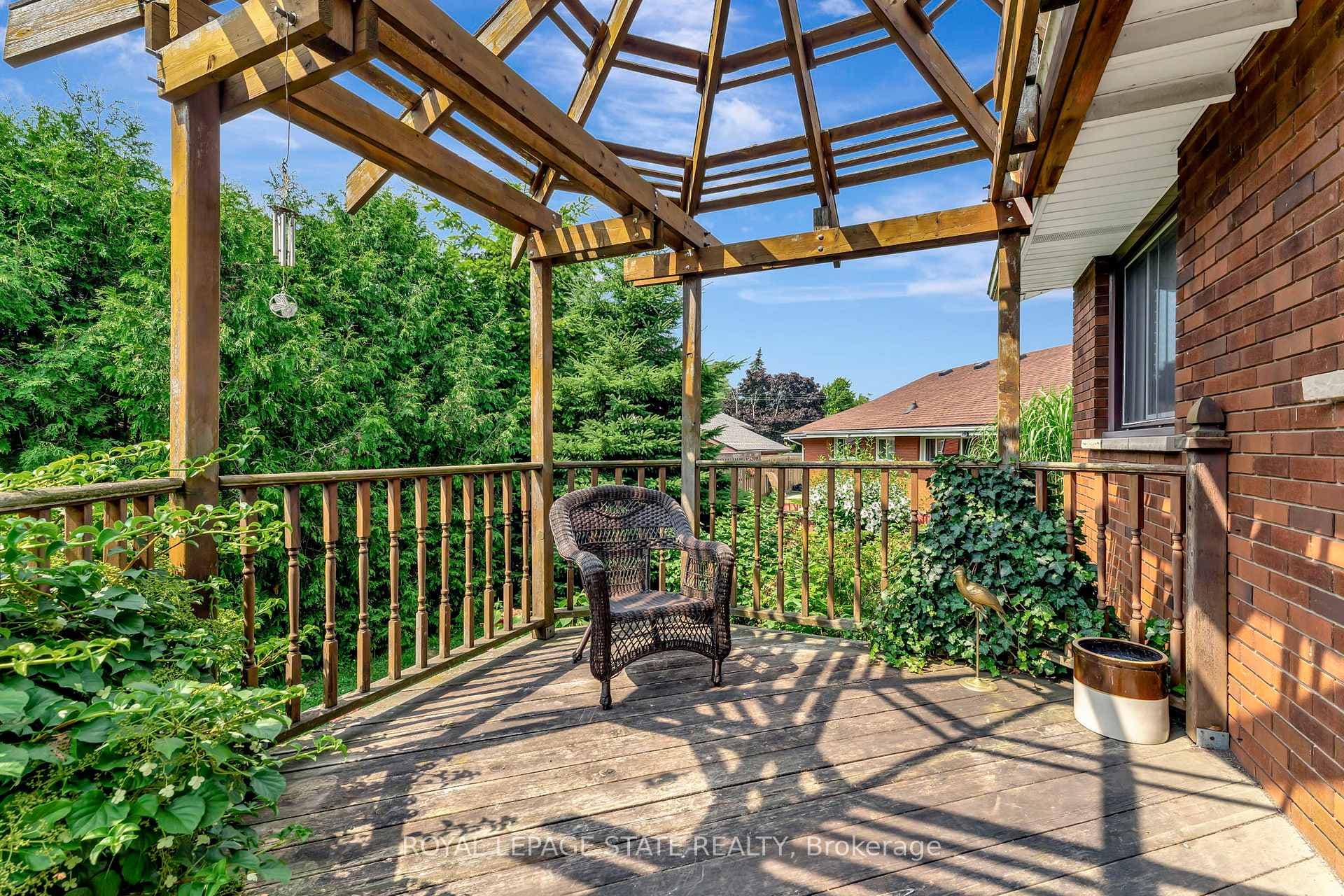 74 Hardale Crescent photo 36