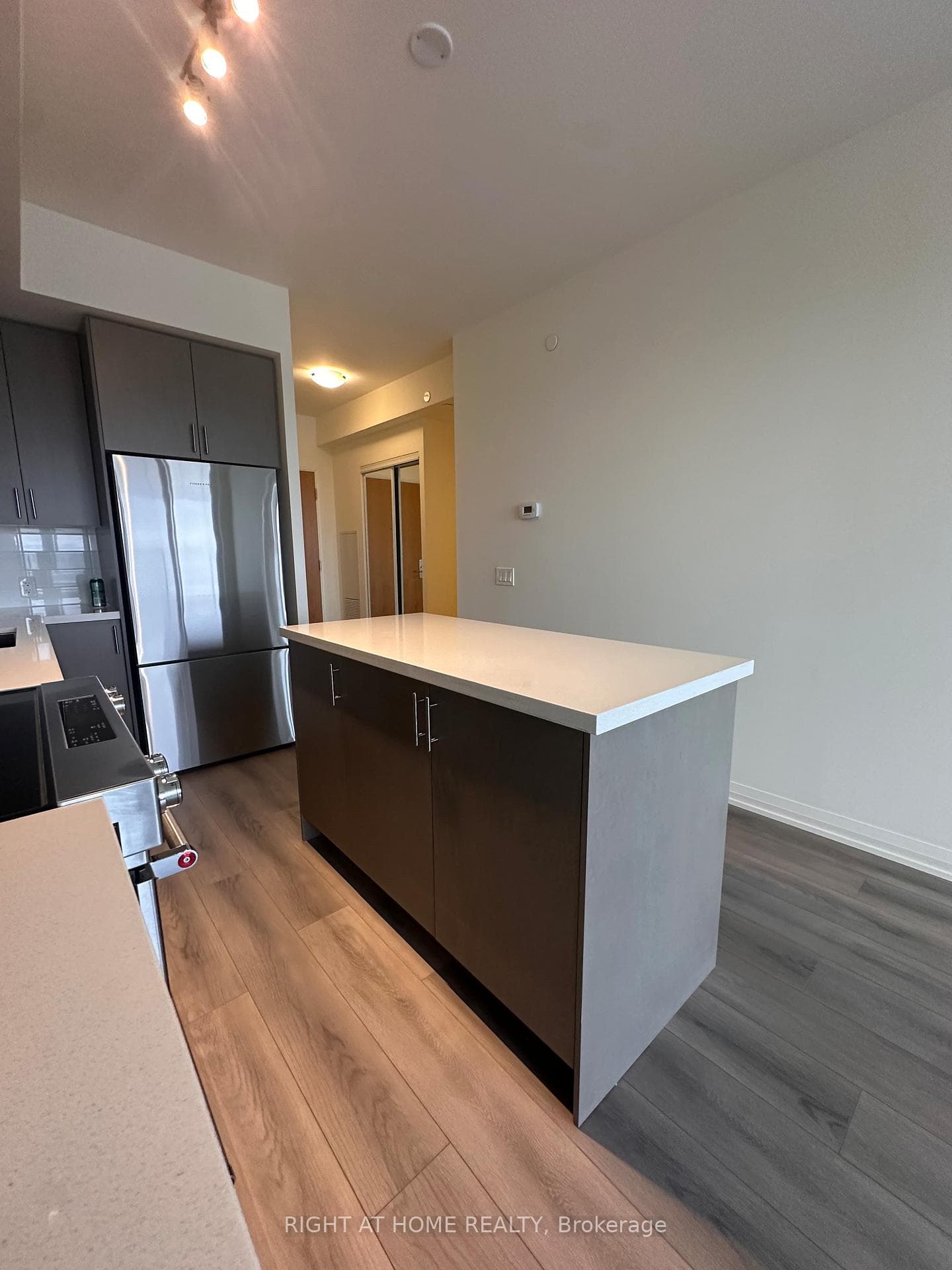 8960 Jane Street Unit 209 photo 5