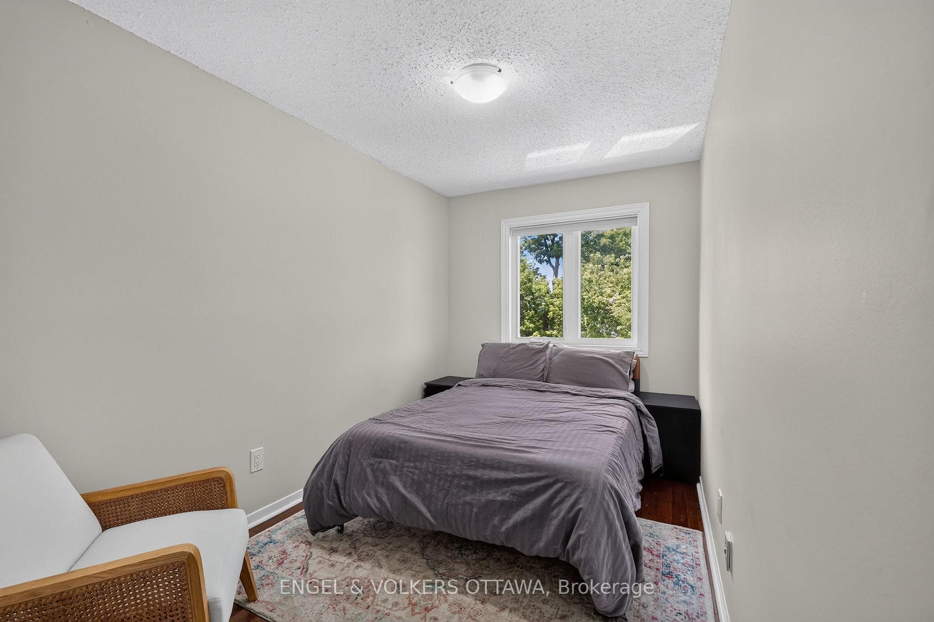 258 Carillon Street photo 21