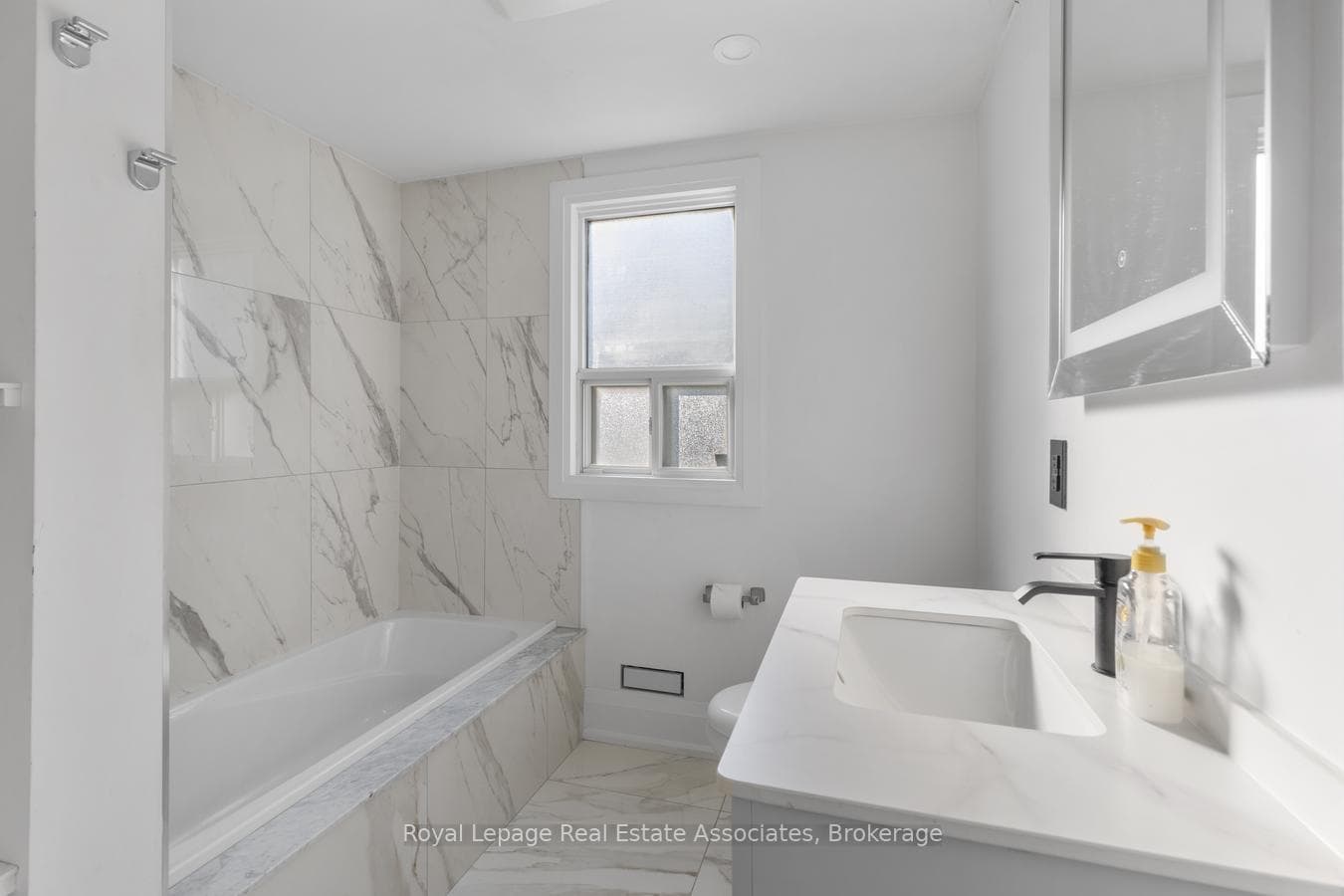 938 Henley Road photo 29