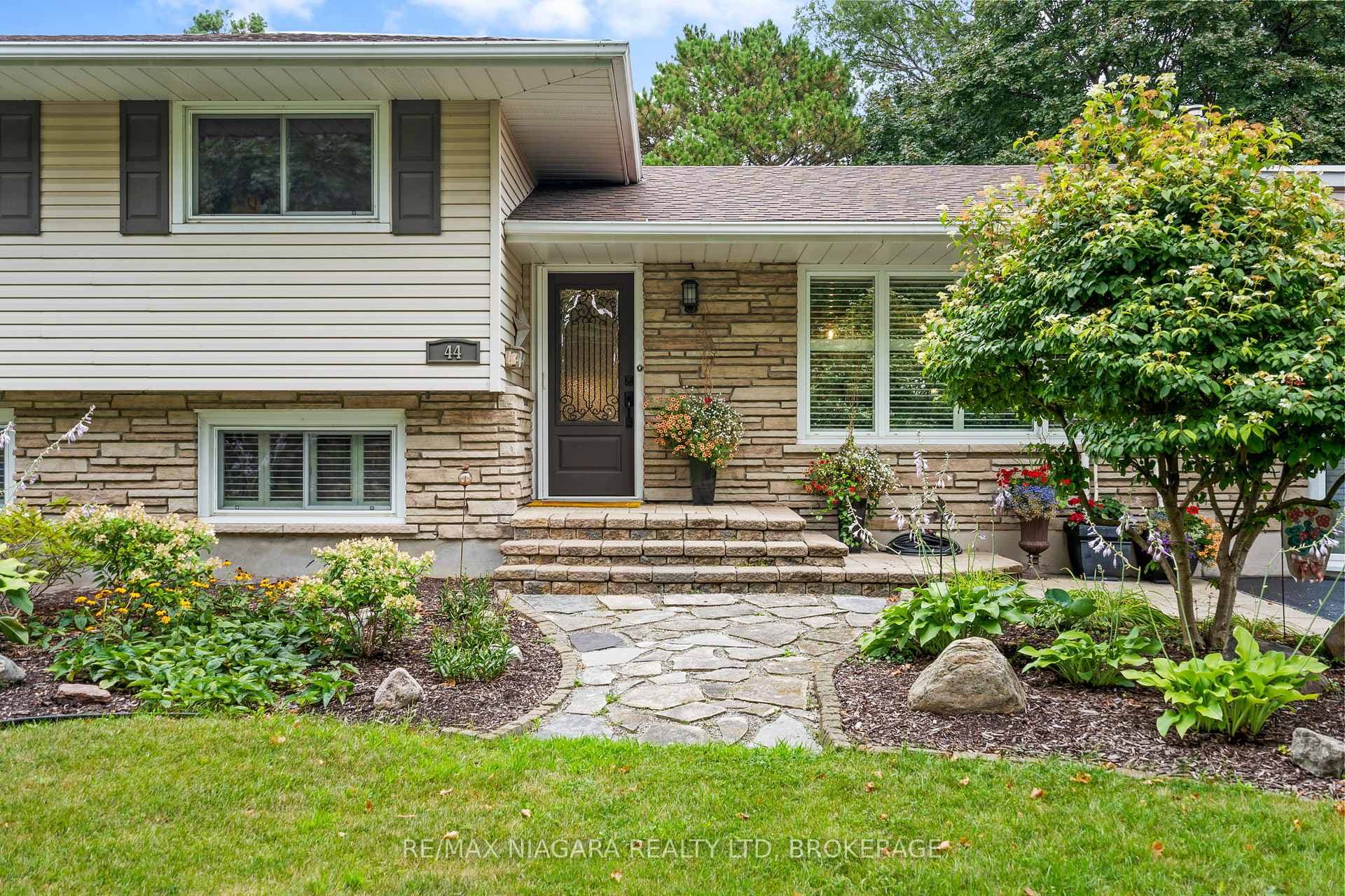 44 Lockview Crescent photo 3