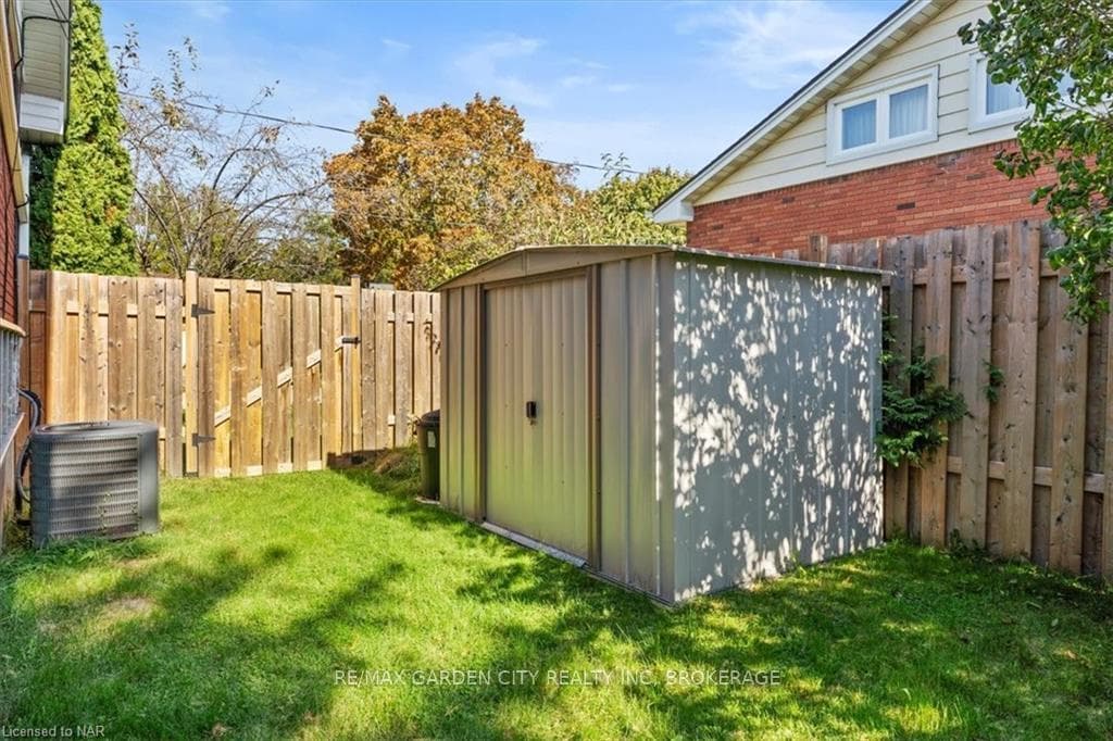 16 Hazelwood Avenue photo 38