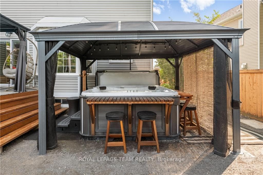 60 FRAMINGHAM Crescent photo 24