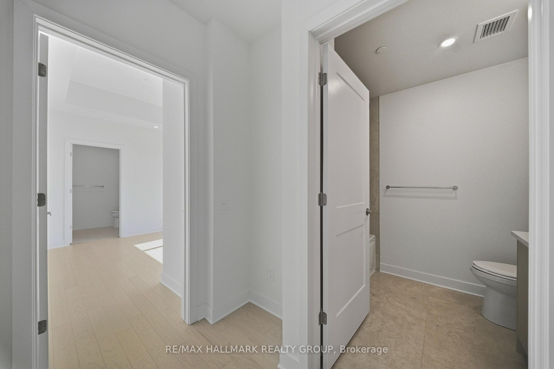 180 George Street Unit 2601 photo 16