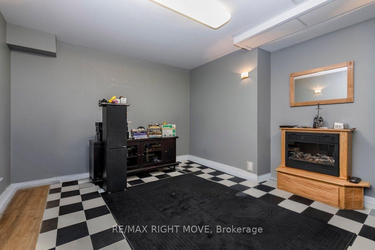 55 Laurentian Lane photo 35
