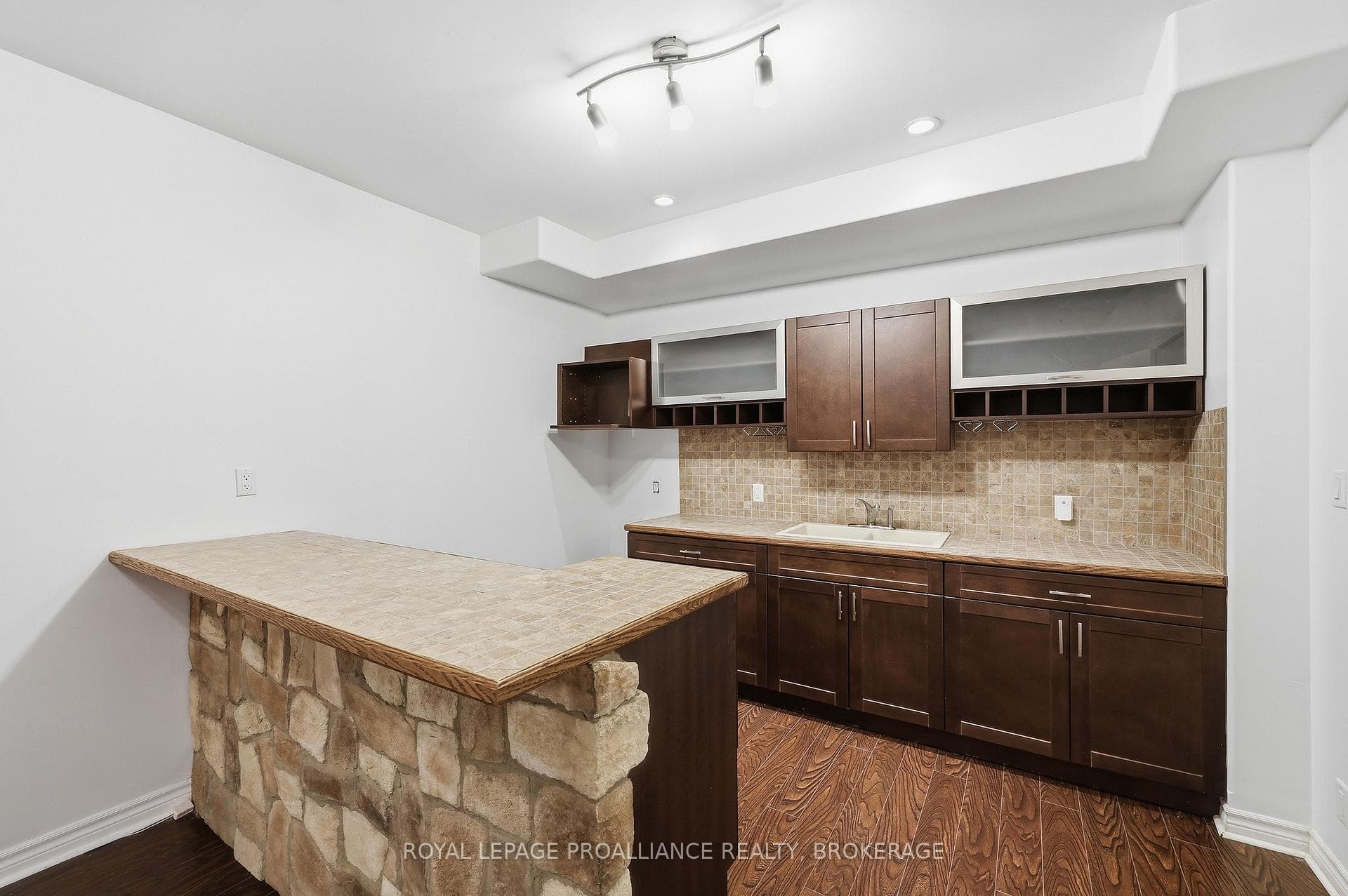 1461 English Way photo 43