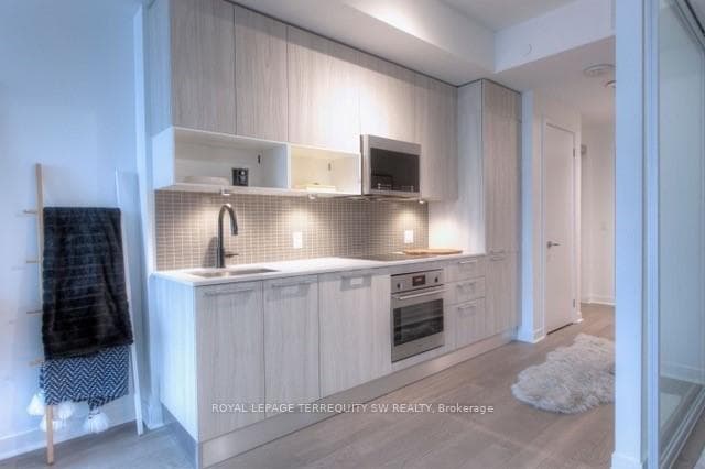 501 Adelaide Street Unit 1304 photo 2