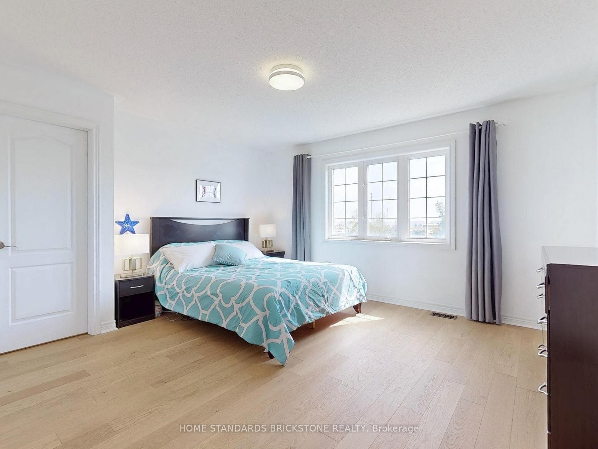 50 Versailles Crescent photo 24