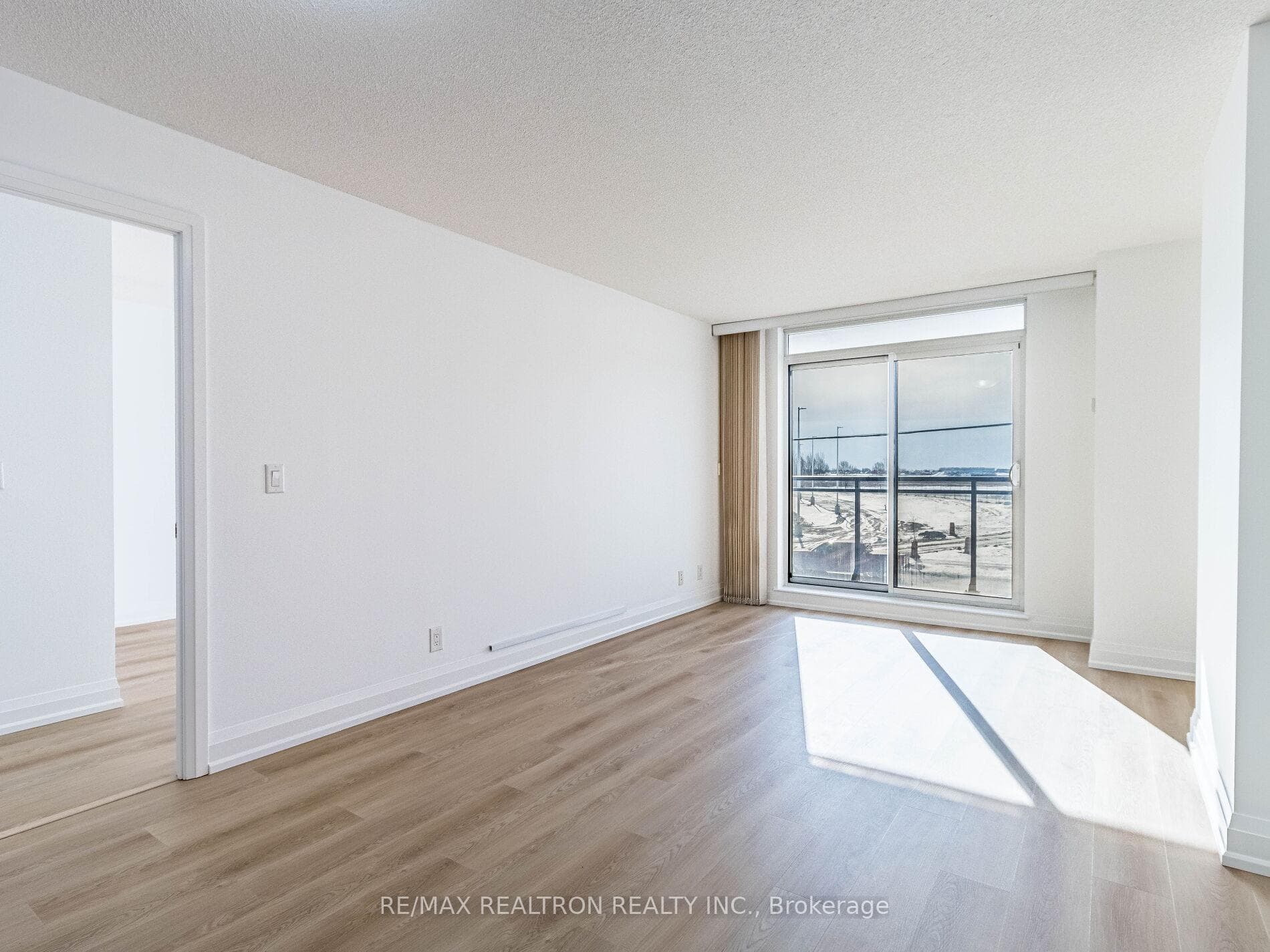 1070 Sheppard Avenue Unit 206 photo 9