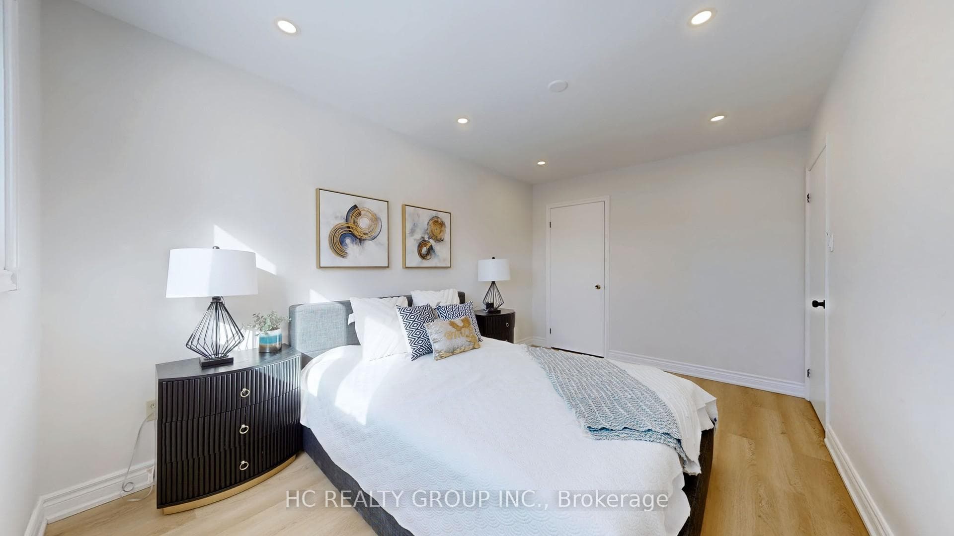 327 Sussex Avenue photo 31
