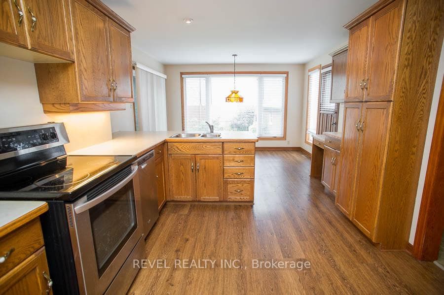 327 Erie Avenue photo 8
