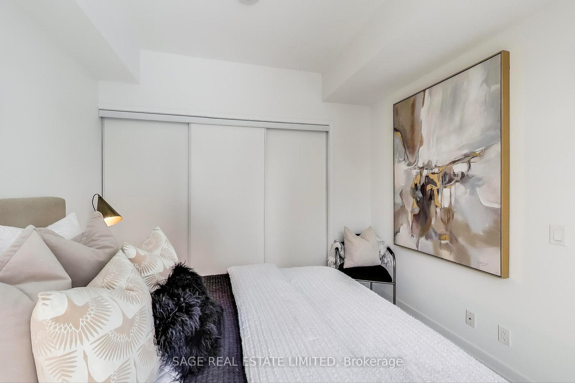 33 Helendale Avenue Unit 816 photo 30