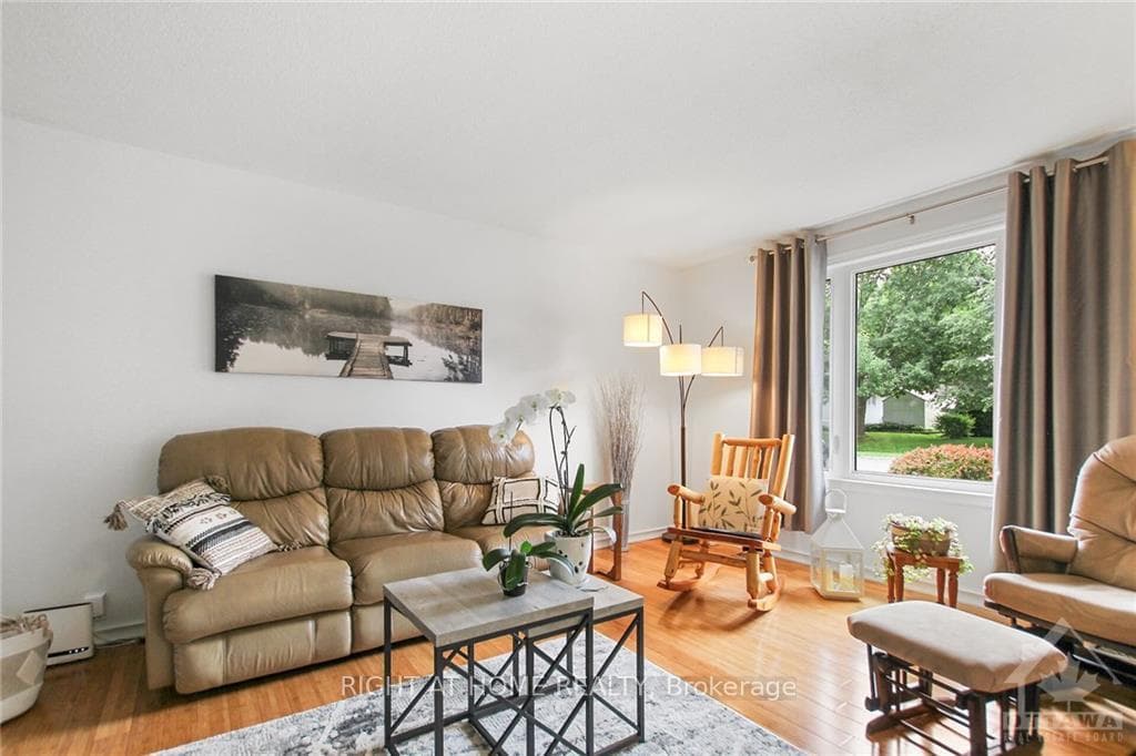 571 EASTVALE Drive photo 9