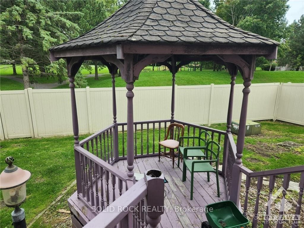 54 HUNTSMAN Crescent photo 22