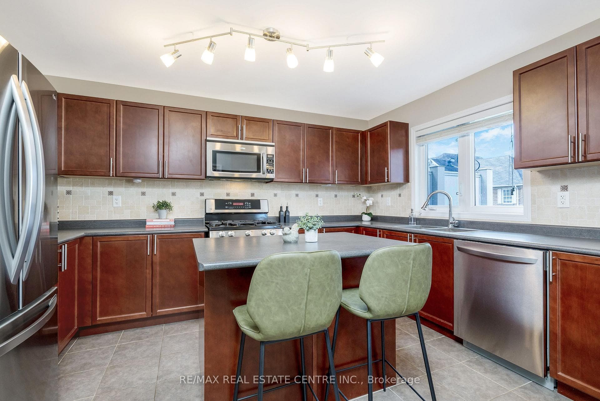 335 Dymott Avenue photo 15
