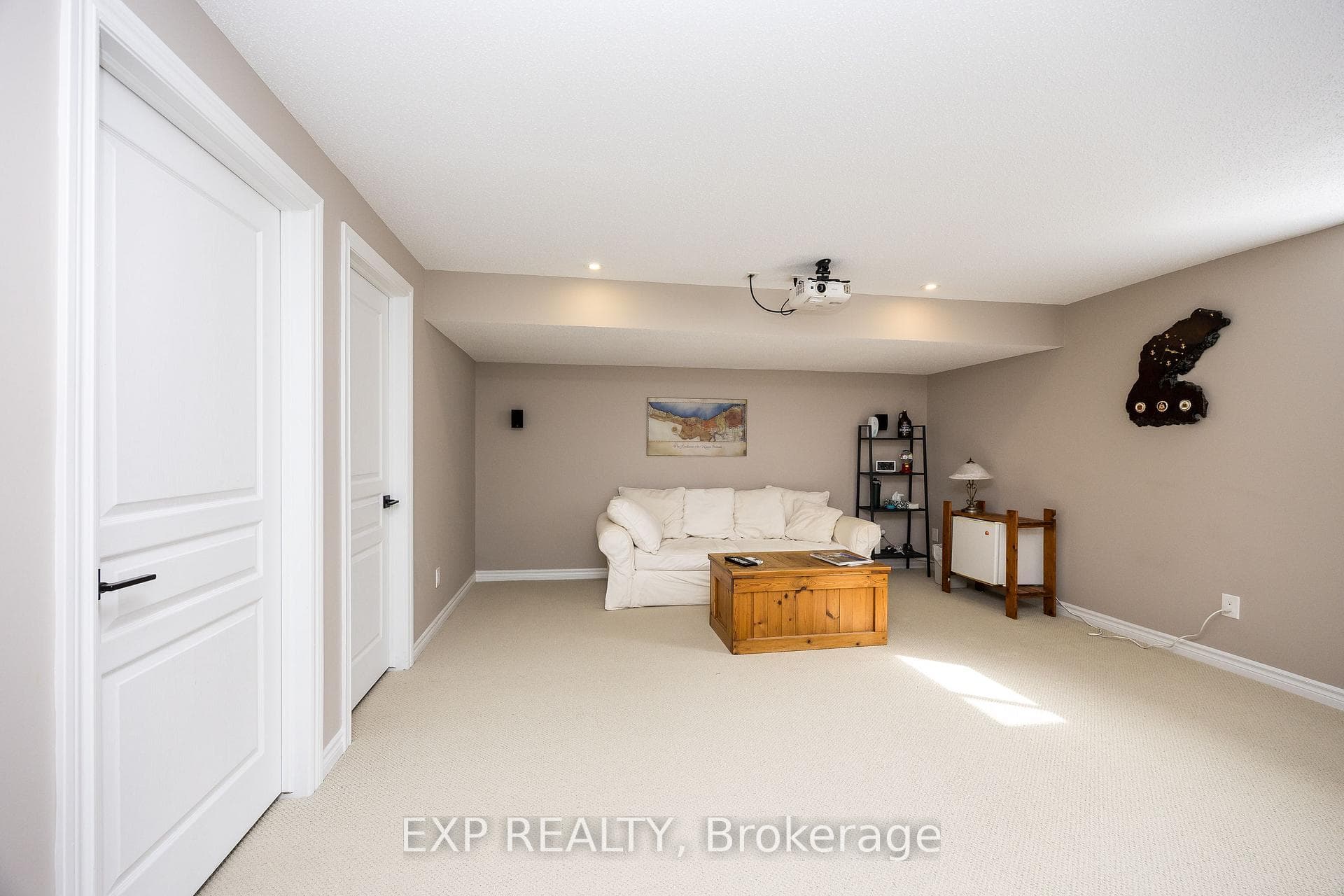 1004 Ottenbrite Crescent photo 27