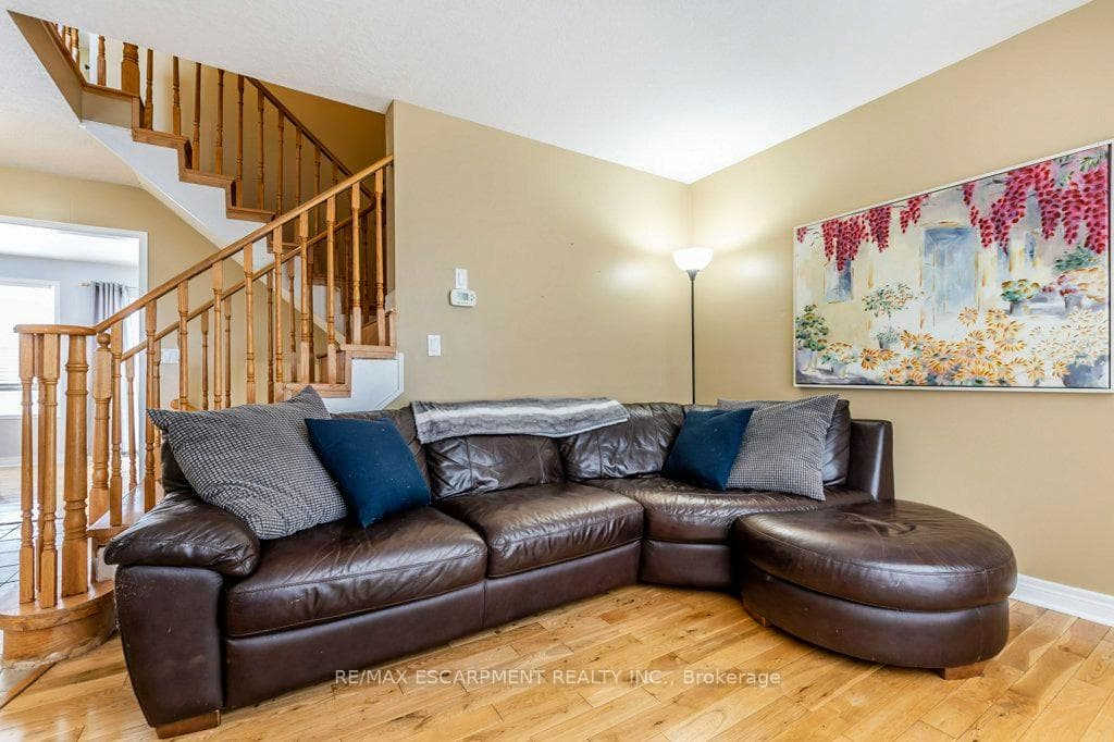 9 LOVELL Crescent photo 5