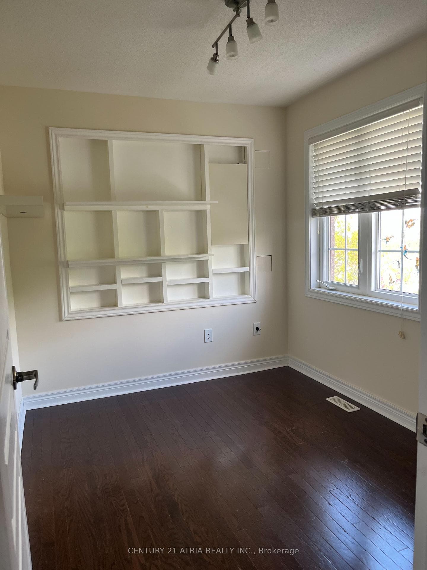 209 District Avenue photo 17