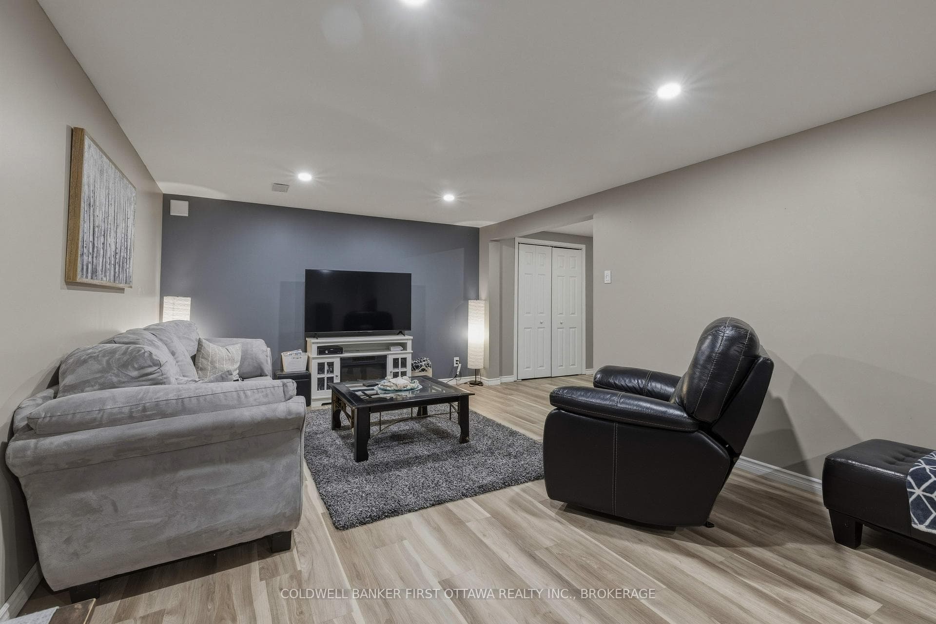 695 Laidlaw Crescent photo 35