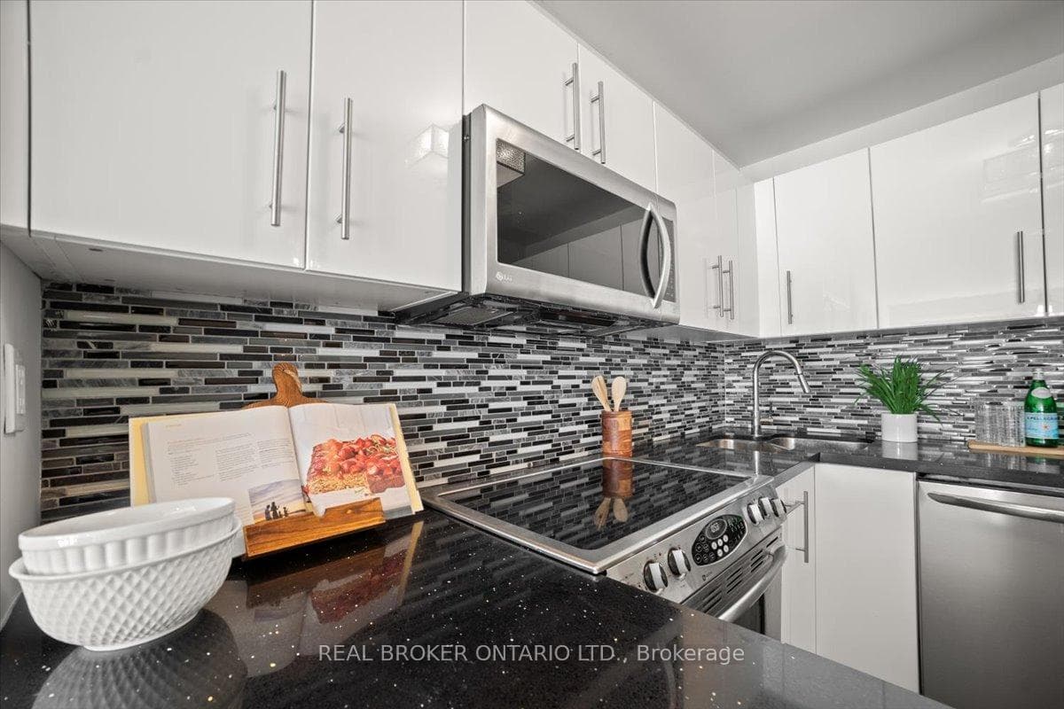 210C Avenue Road Unit Th 09 photo 9