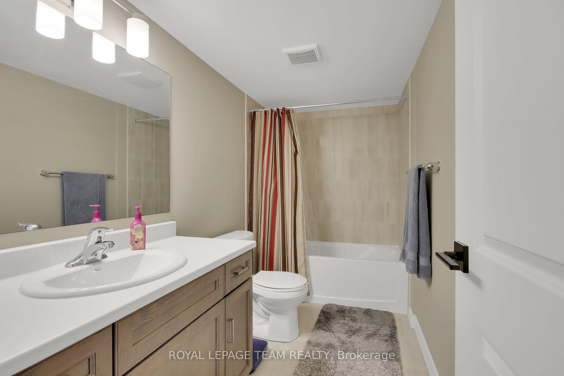 Full bathroom in lower level
