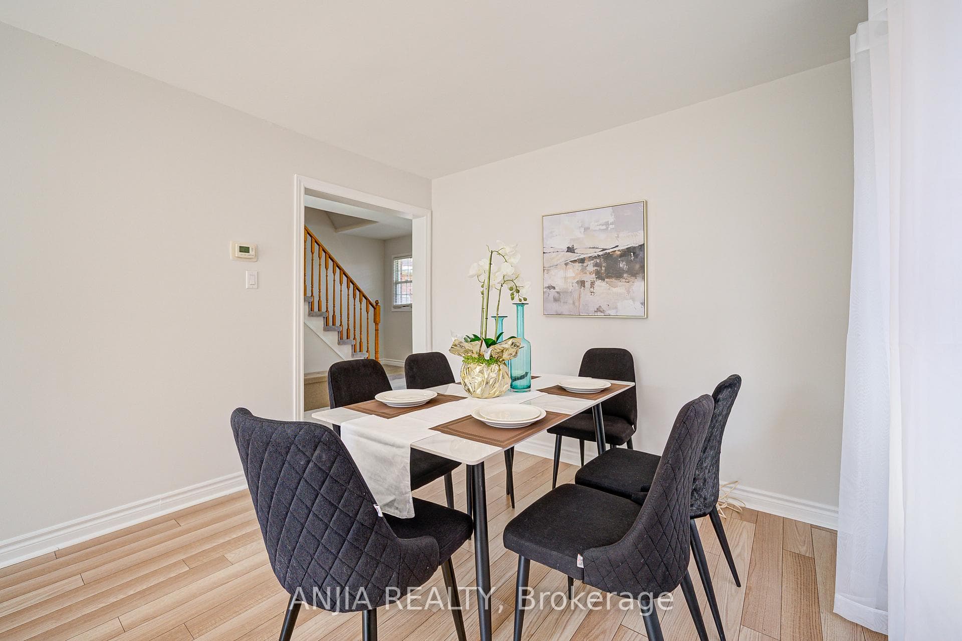 91 Dumfries Avenue photo 9