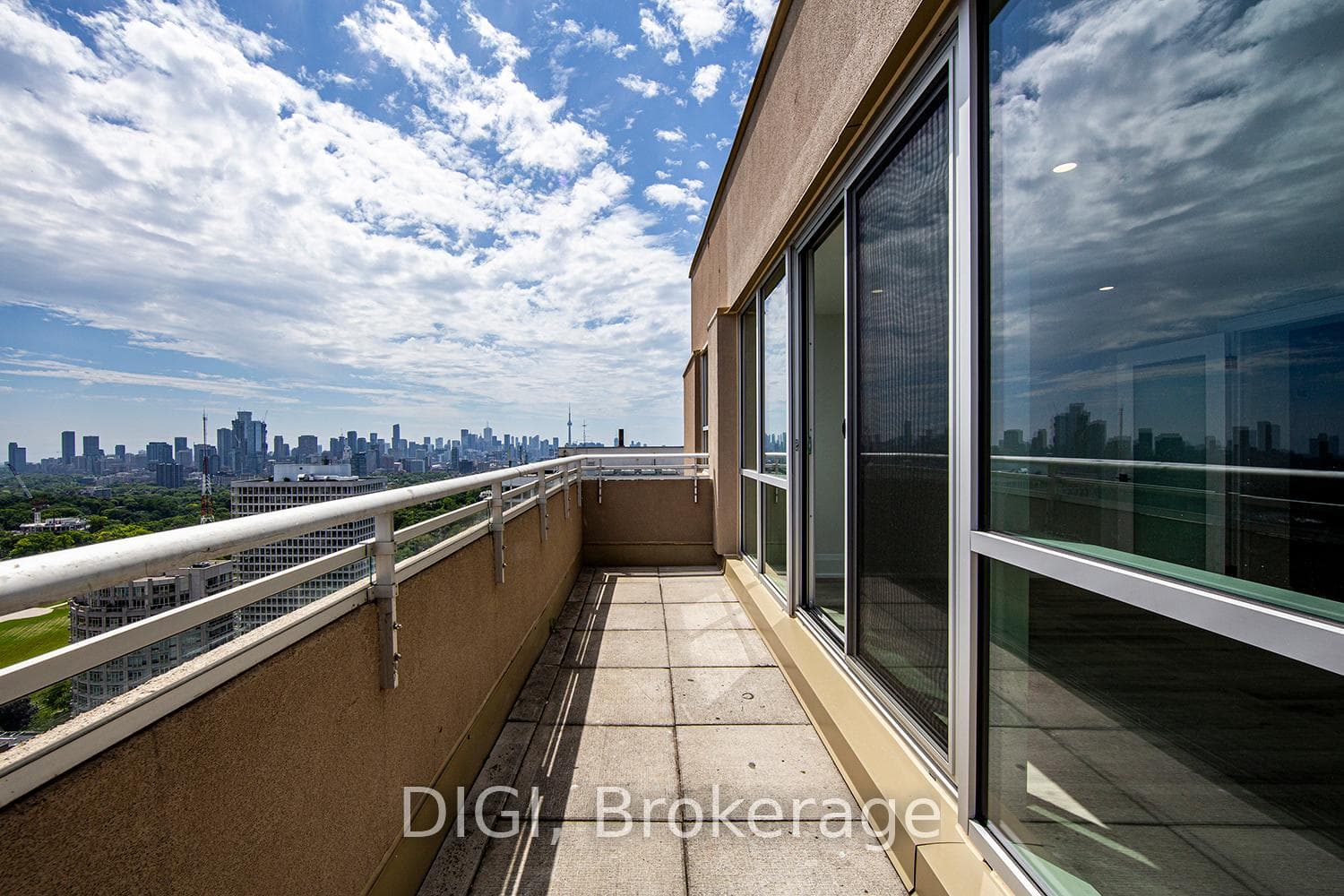 400 Walmer Road Unit PH5 photo 18