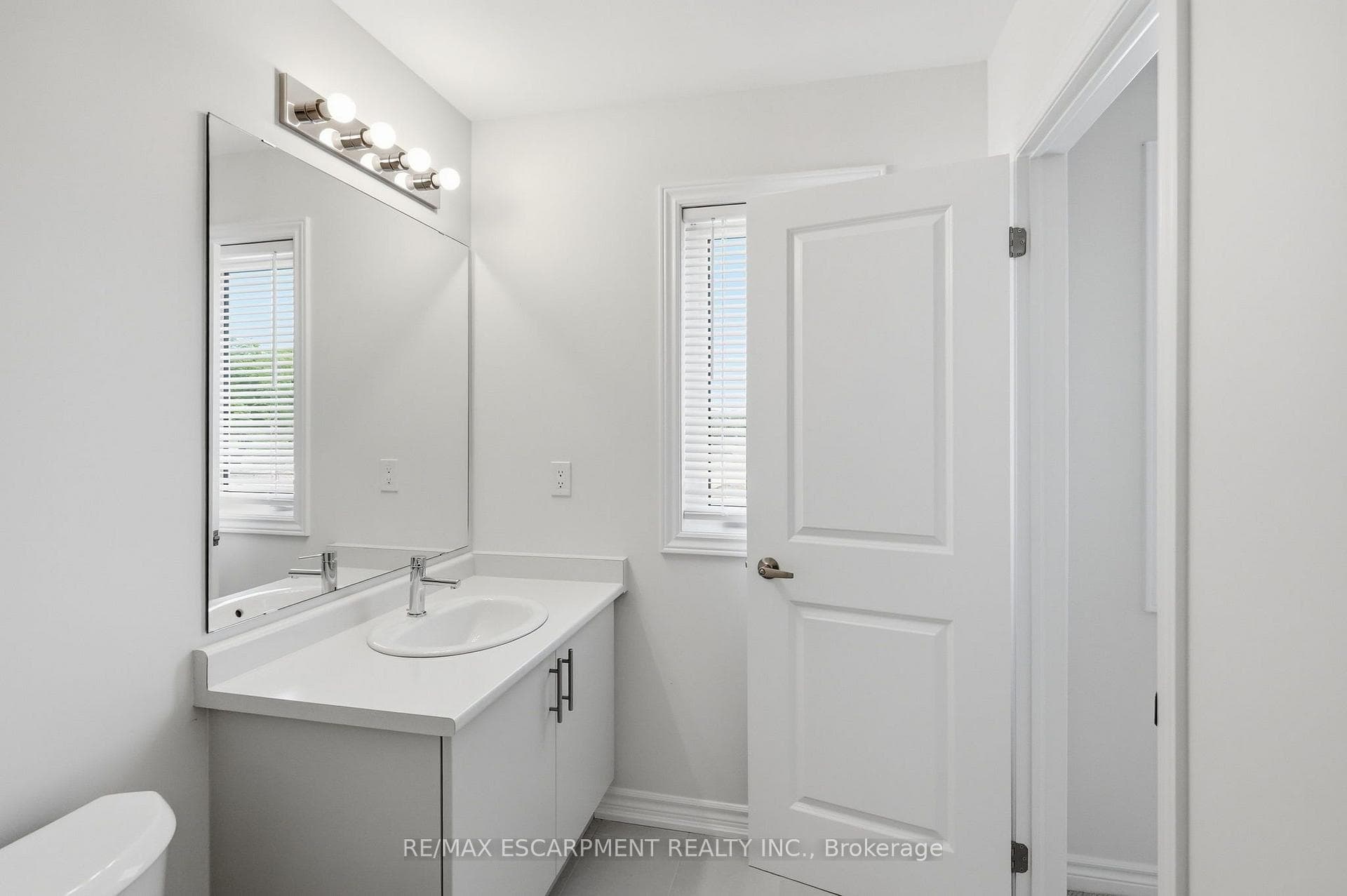 21 Chapman Road photo 42