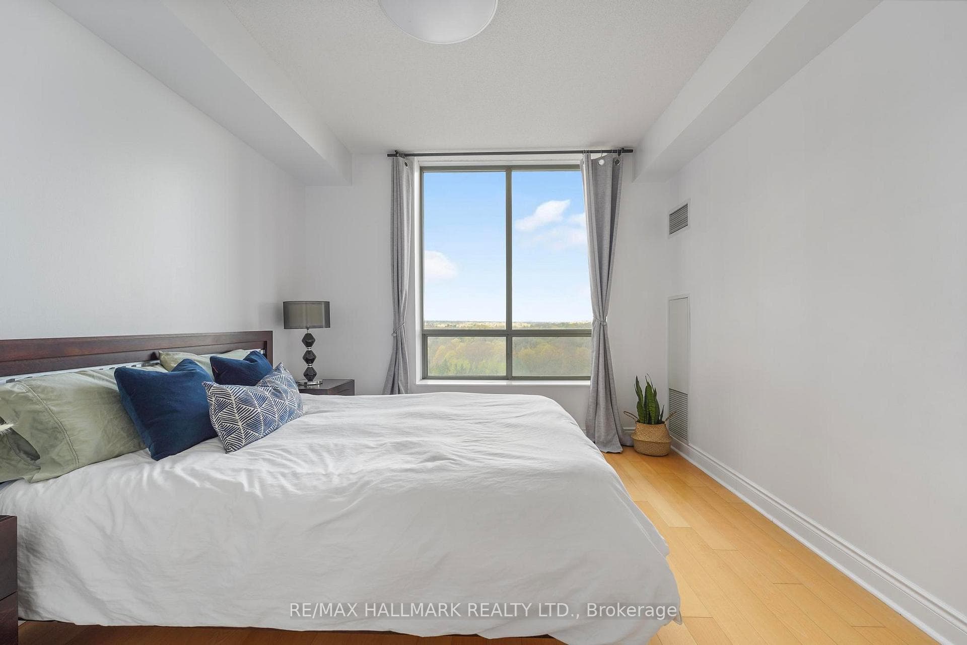 1105 Leslie Street Unit 1004 photo 13