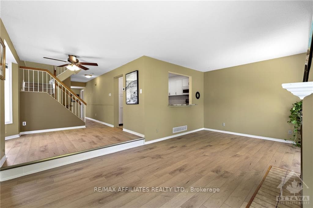 1 MAPLE RIDGE Crescent Unit G photo 10