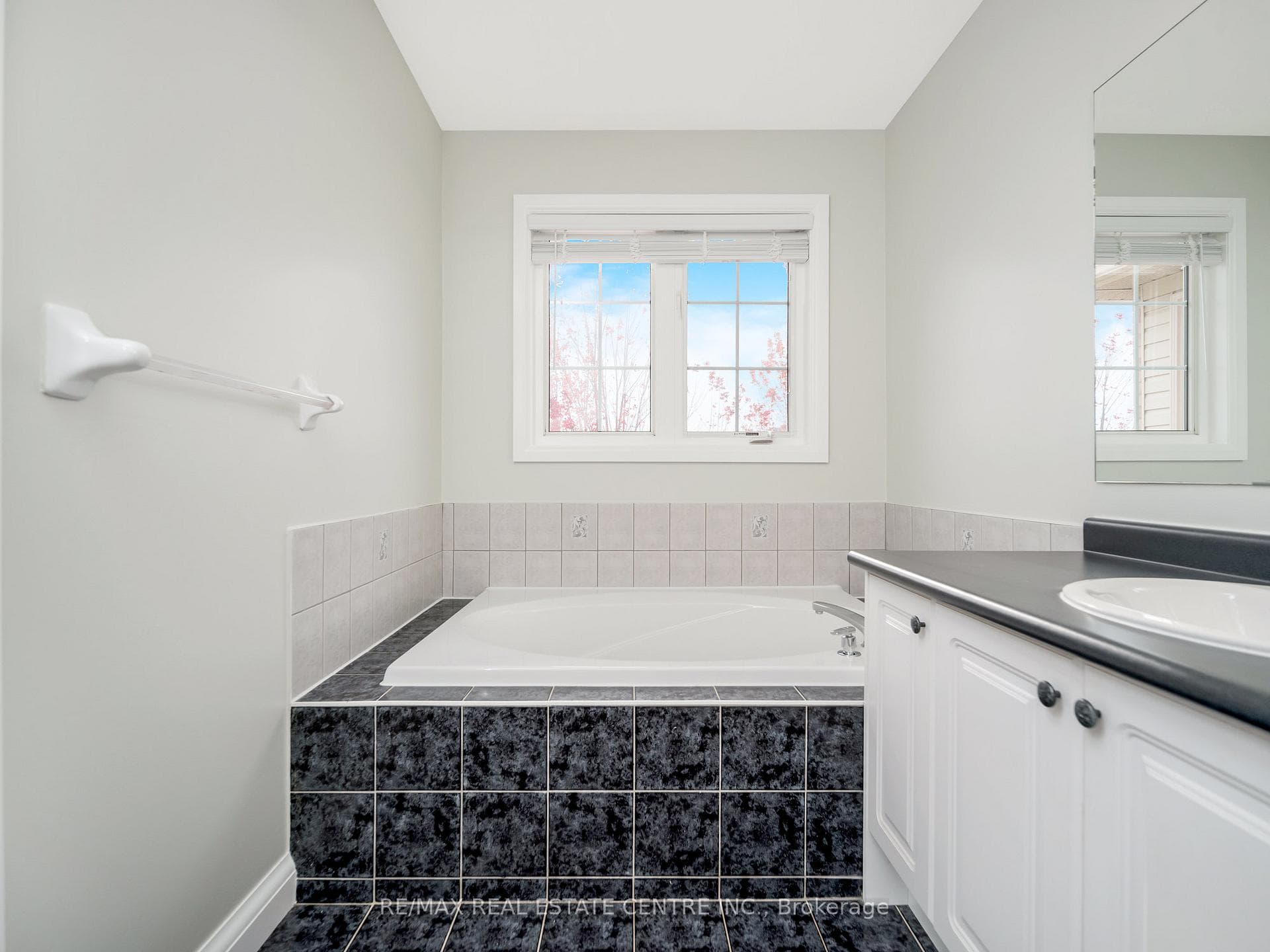 49 Harris Boulevard photo 24